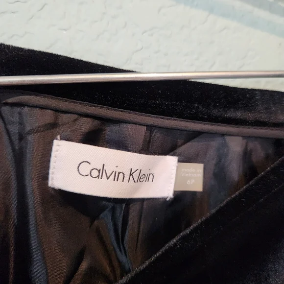 Calvin Klein Black Velvet Pencil Skirt Pinup Holiday Business Back Zip Sz 6 Pet - Picture 4 of 6